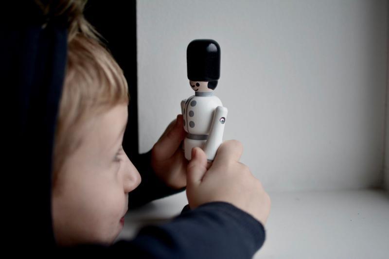 Kongelig Garder Hvid - Trælegetøj til Børneværelset