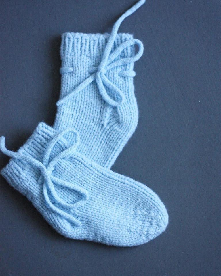 Luksuriøse Cashmere Babystrømper i Lyseblå fra Luxbaby