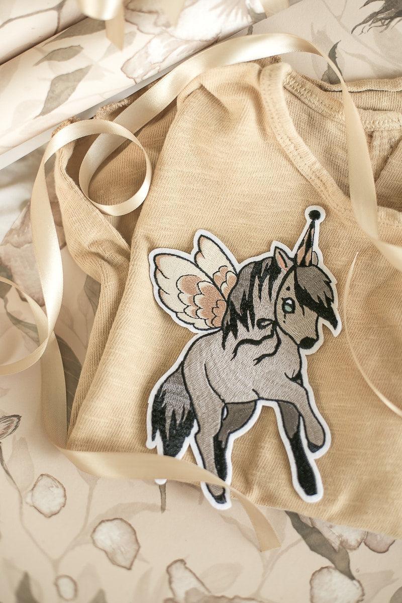 Strygemærke med Flyvende Pony fra Mrs. Mighetto