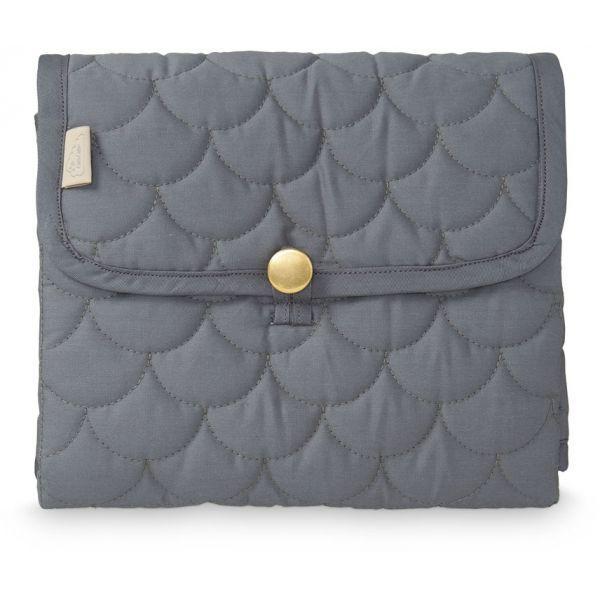 Pusleunderlag i Quilt Charcoal – Kvalitet til din baby!