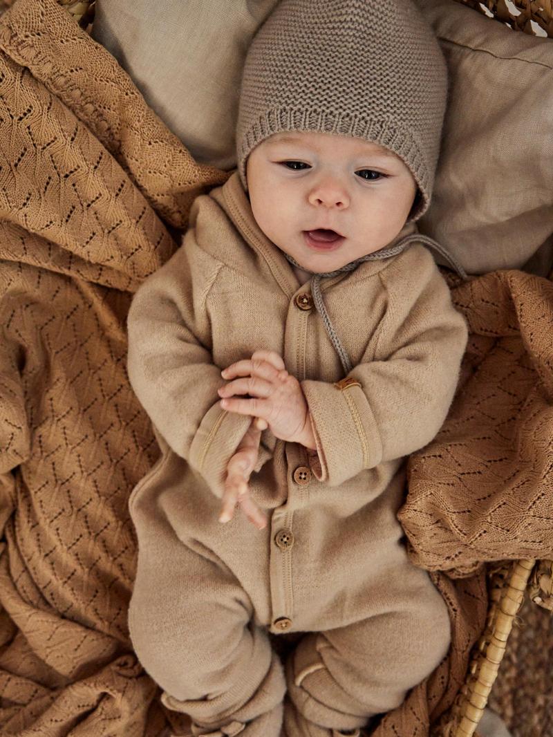 Dallas Baby Dragt Pebble Melange 50 56 fra Lil Atelier
