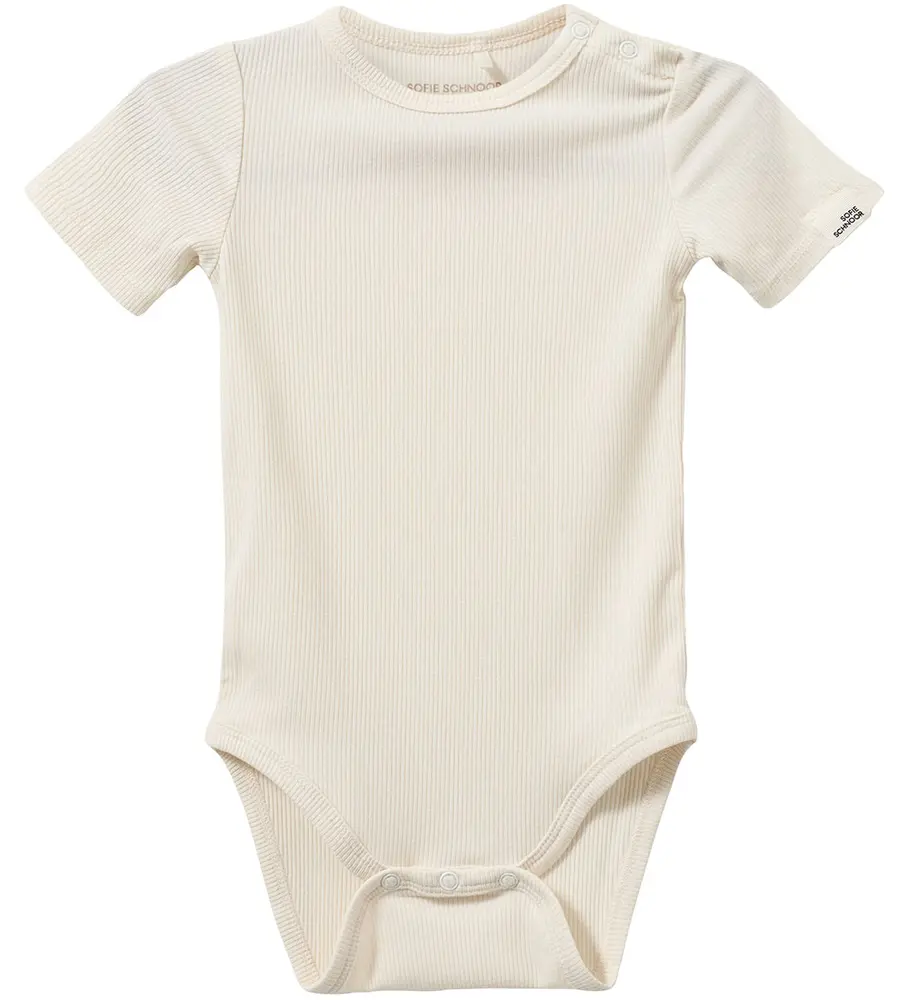 Moderne kortærmet body i ribbet stof fra Sofie Schnoor Kids